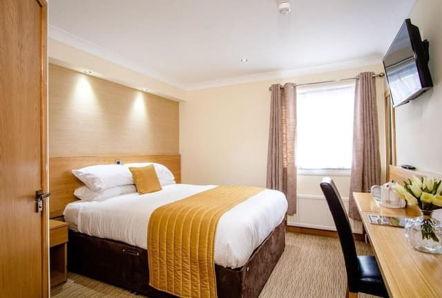 Basic Double Room, Ensuite (1st floor)