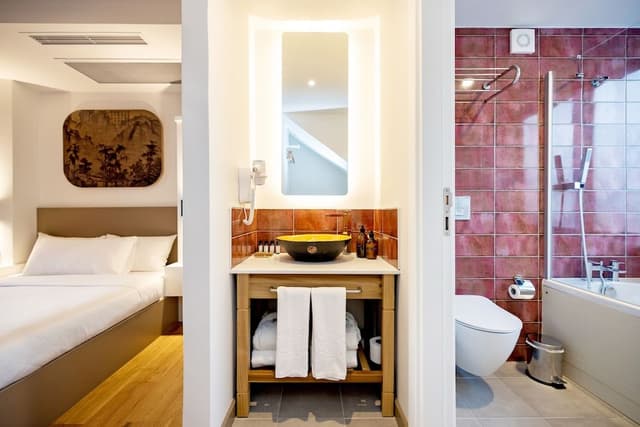 Deluxe King Room