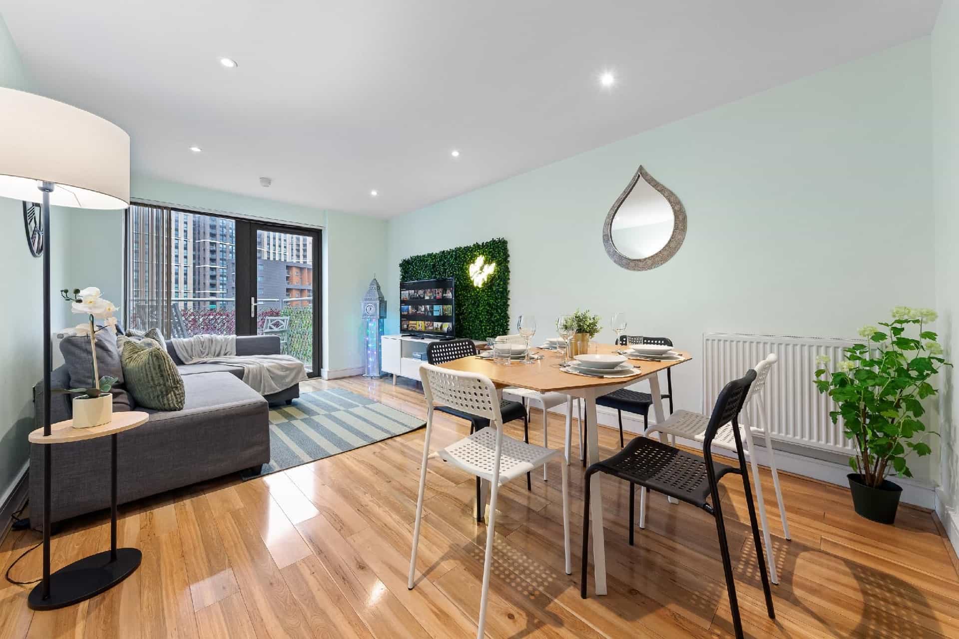 Bright Canning Town Retreat