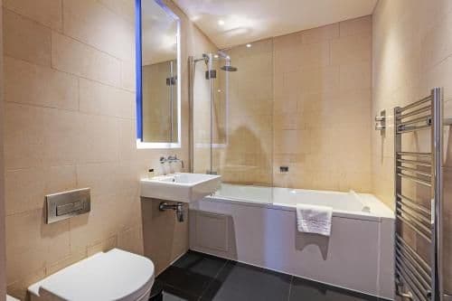 Chic 2 bed at Pear Place with balcony - PP08