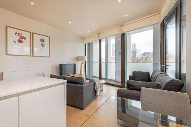 Chic 2 bed at Pear Place with balcony - PP09