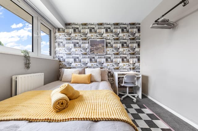 Double Room Shared Bathroom