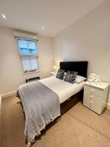 แฟลต 2 ห้องนอน 2 ห้องน้ำ กว้างขวาง ใกล้ลอนดอนอาย (Spacious 2Bed/2Bath Flat next to London Eye)1