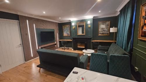 แฟลตรูปลักชัวรี่ ใกล้ลอนดอน 19 นาที ถึงสถานี 7 นาที (Luxurious Flat 19min from London, 7min to station!)1