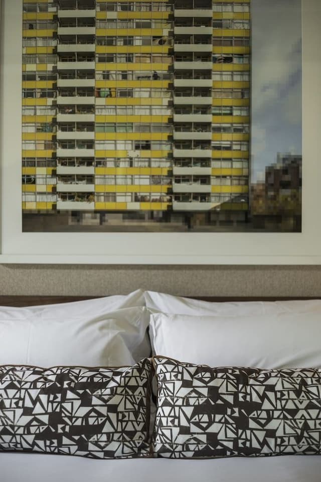 Deluxe Collection, 1 King Bed