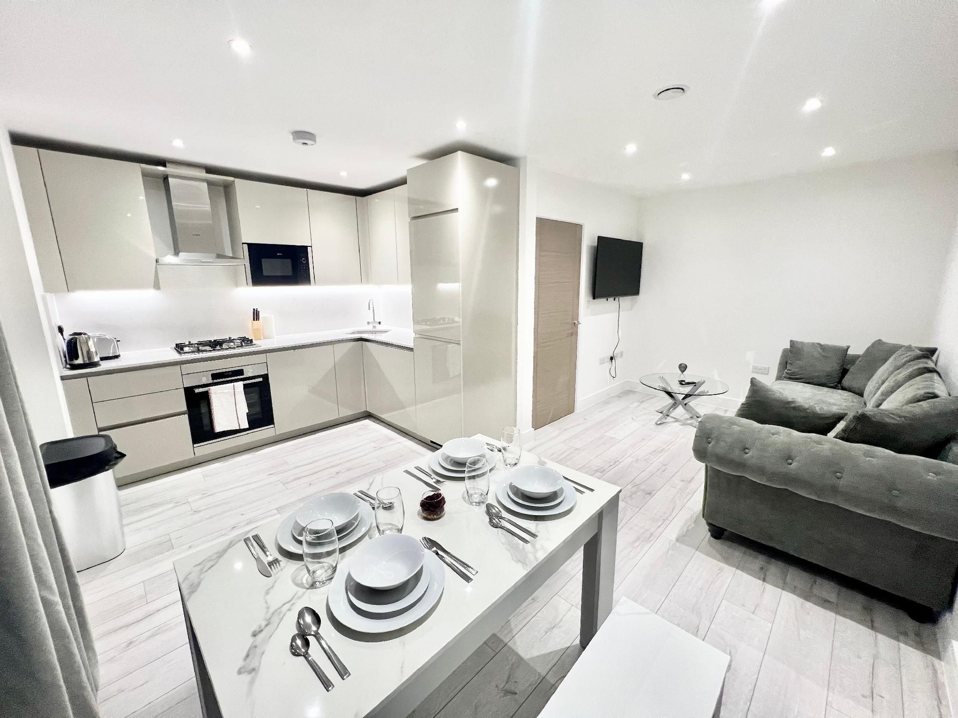 ควีนส์ ลักชัวรี อพาร์ตเมนต์ (Queens Luxury Apartments)3