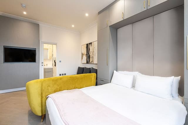 Design Studio, Private Bathroom