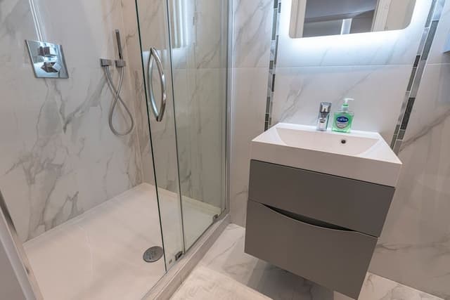 Design Studio, Private Bathroom