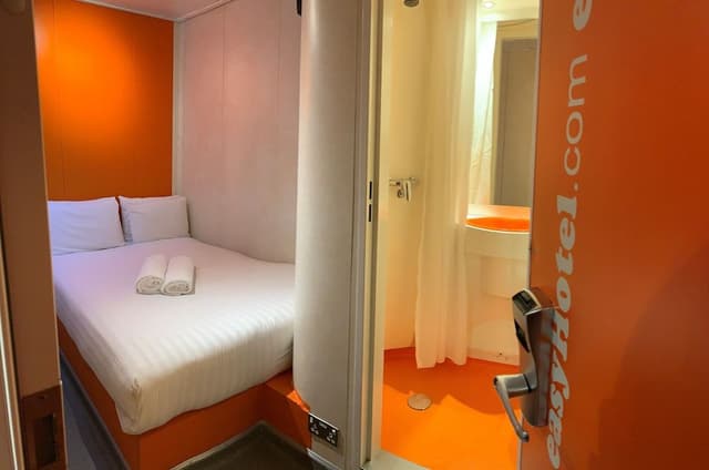 Double Room, No Windows
