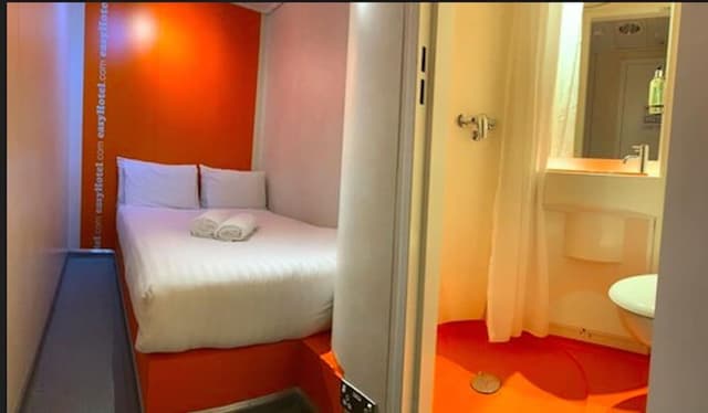 Double Room, No Windows