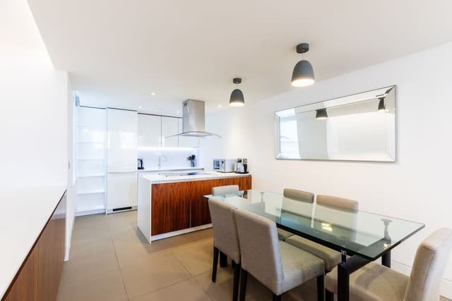 Luxury Apartment, Ensuite ( Two Bed Rooms)