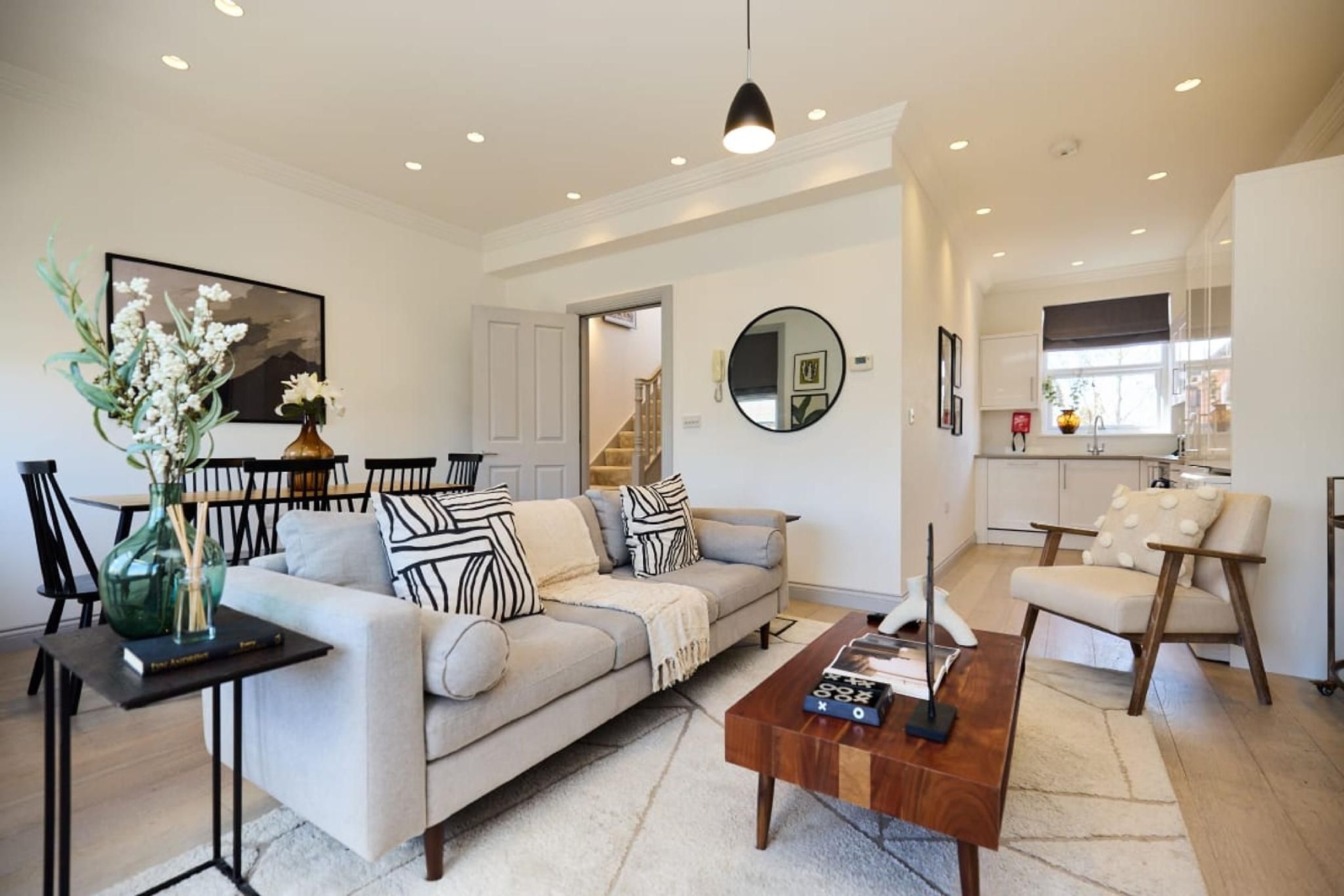 เดอะเลกฮอร์นควอเตอร์ส - ห้องพักทันสมัย 3 ห้องนอนพร้อมระเบียง (The Leghorn Quarters - Modern 3BDR with Balcony)1