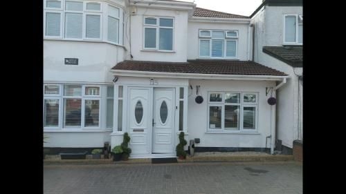 แอปเปิล เฮาส์ เวมบลี ห้องคู่ ห้องน้ำรวม (Apple House Wembley Twin Room shared bathroom)1