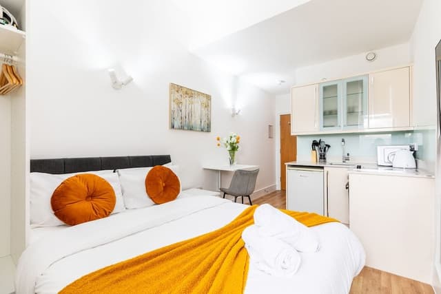 Suite, Ensuite (Flat 23)