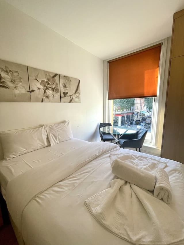 Suite, Ensuite (Flat 23)