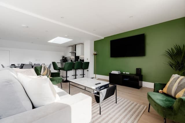 Queensberry Penthouse - QP12