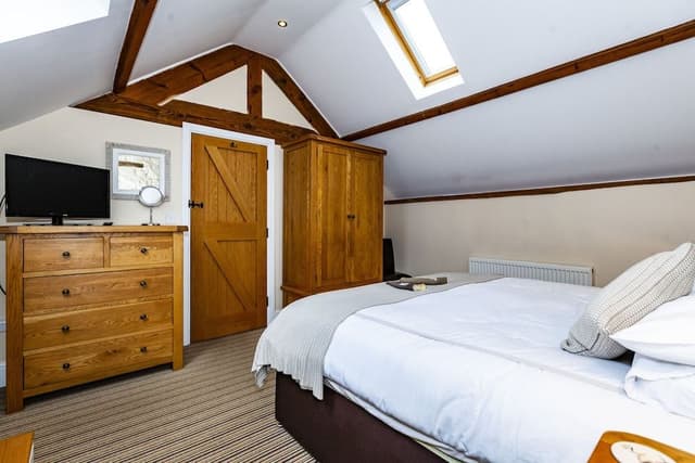 Superior Cottage, Private Bathroom (Montgomery's Coach House)