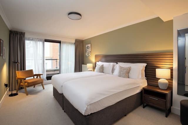 Grand Apartment, 3 Bedrooms, Courtyard View