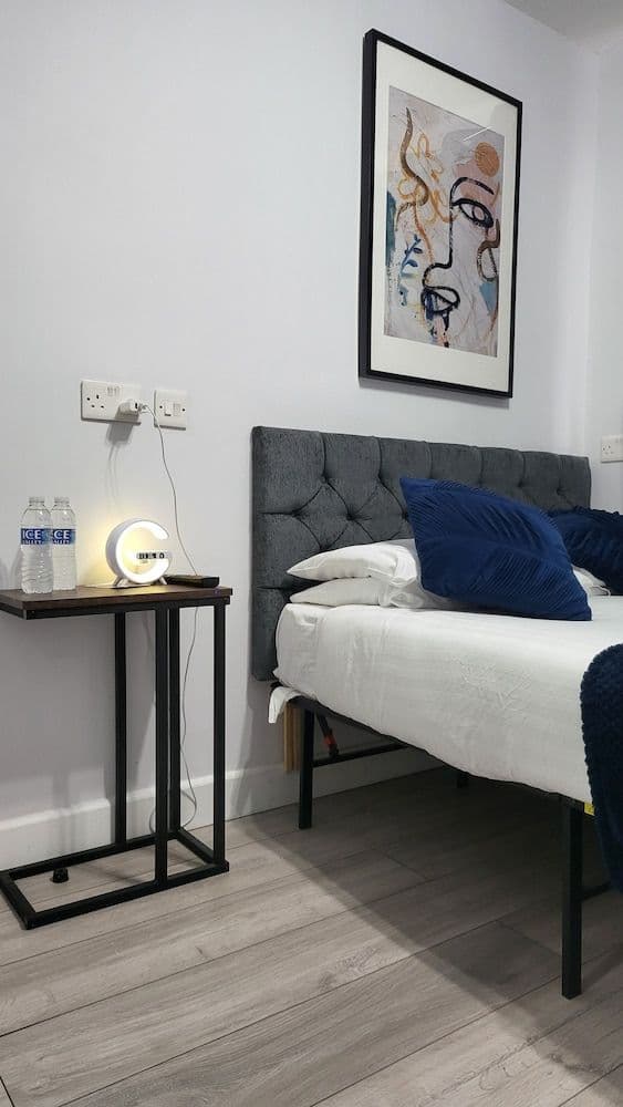 Small Double Ensuite
