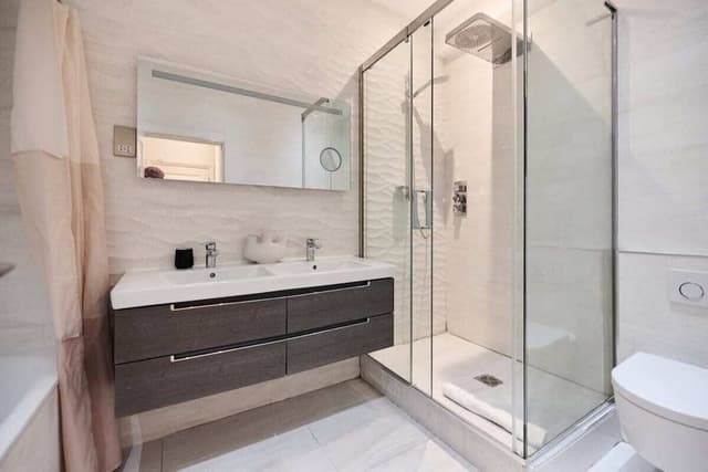 Apartment (4 Bedrooms)