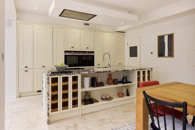 Apartment (4 Bedrooms)