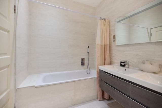 Apartment (4 Bedrooms)