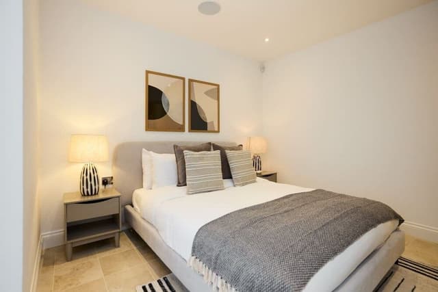 Apartment (4 Bedrooms)