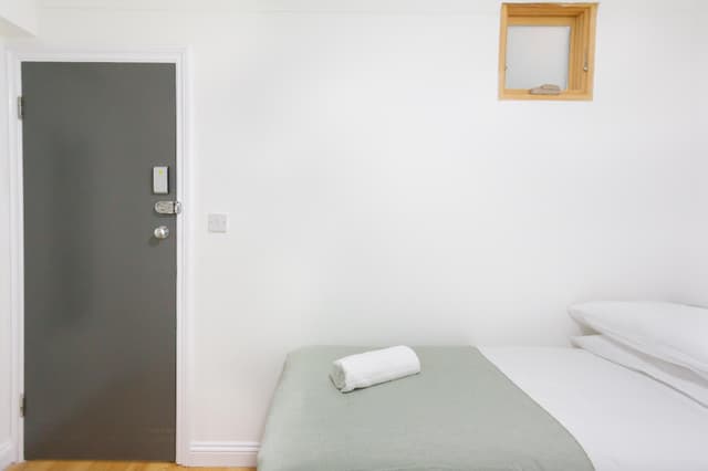 Twin room-Shared Bathroom-3