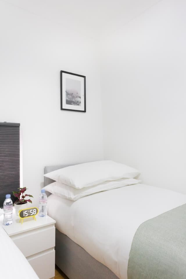 Twin room-Shared Bathroom-1