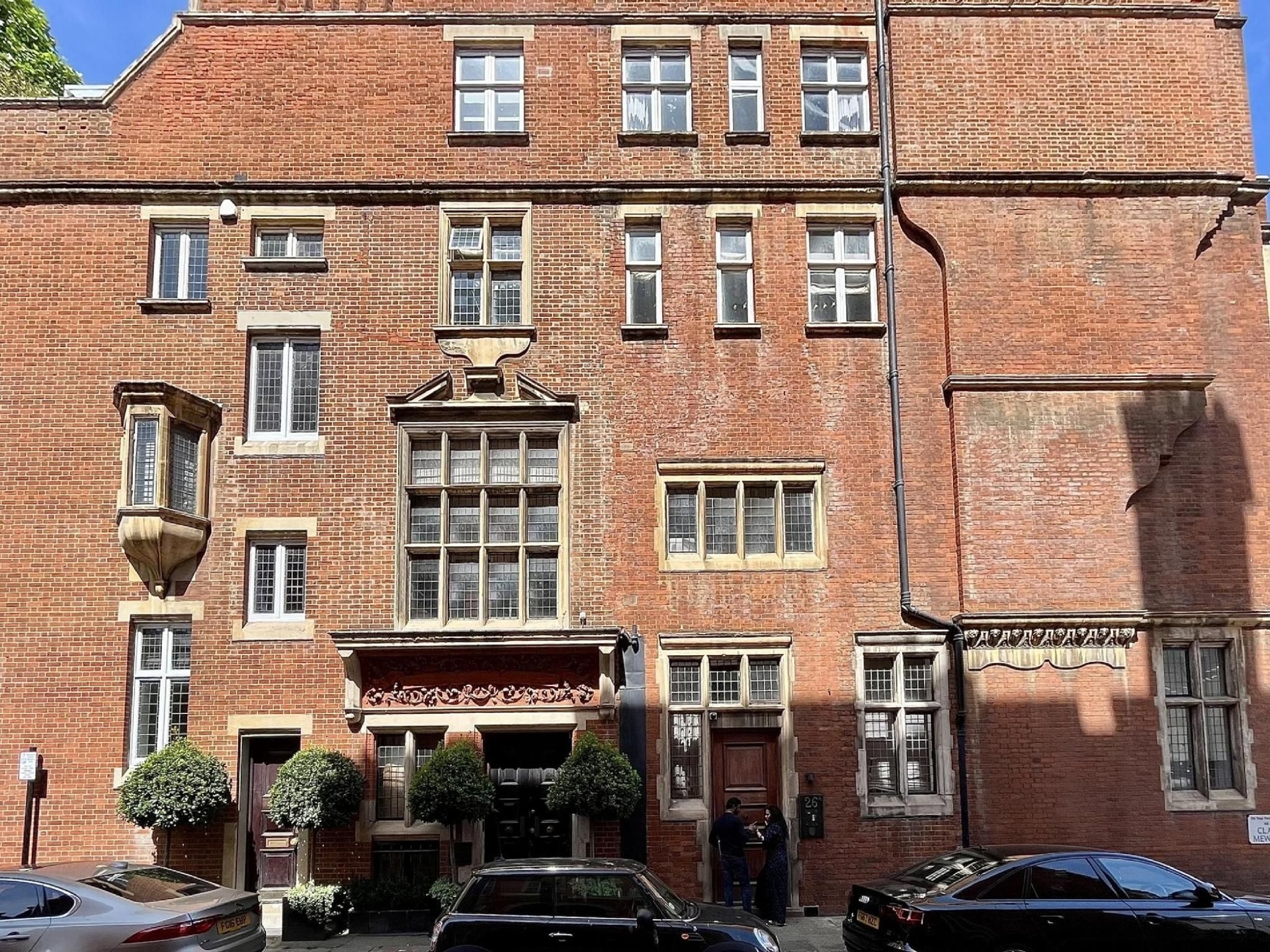 ลักชัวรีสวีทอินคาโดแกนสแควร์ไอ (Luxury Suite in Cadogan Square I)1