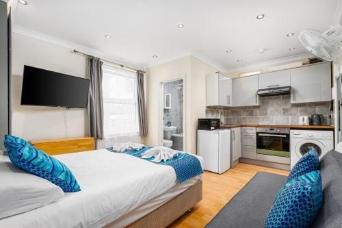 แคมเดนอะพาร์ตเมนทส์ (Camden Apartments)1