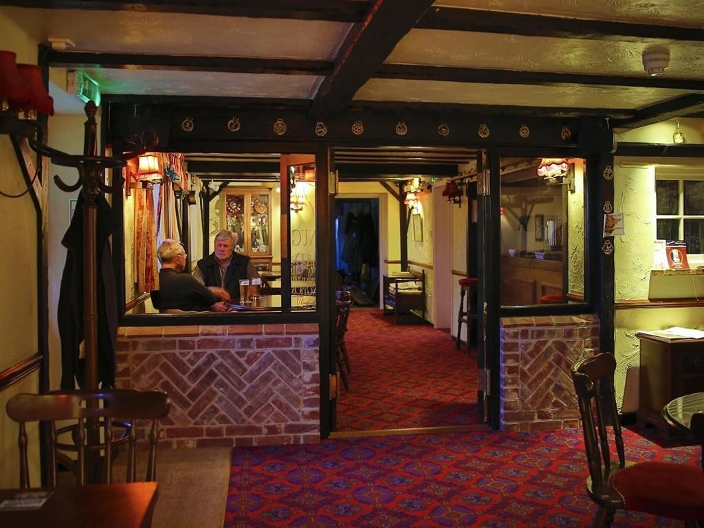 เดอะ ลองแฮม ไวท์ ฮอร์ส (The Longham White Horse)4