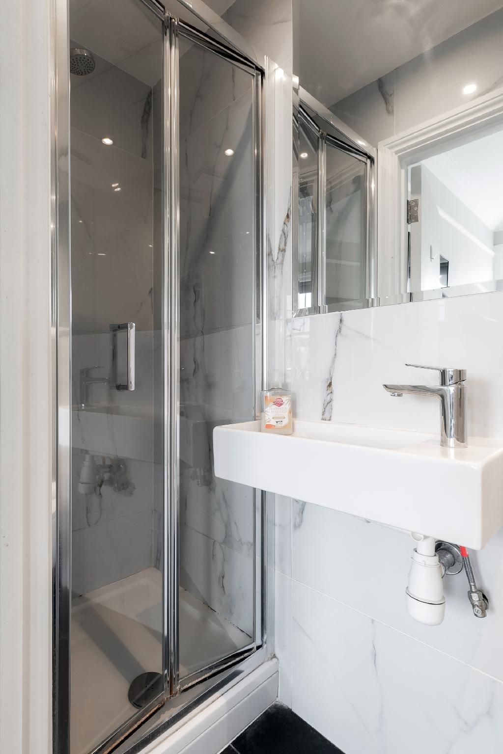 Apartments in the Heart of High Street Kensington4
