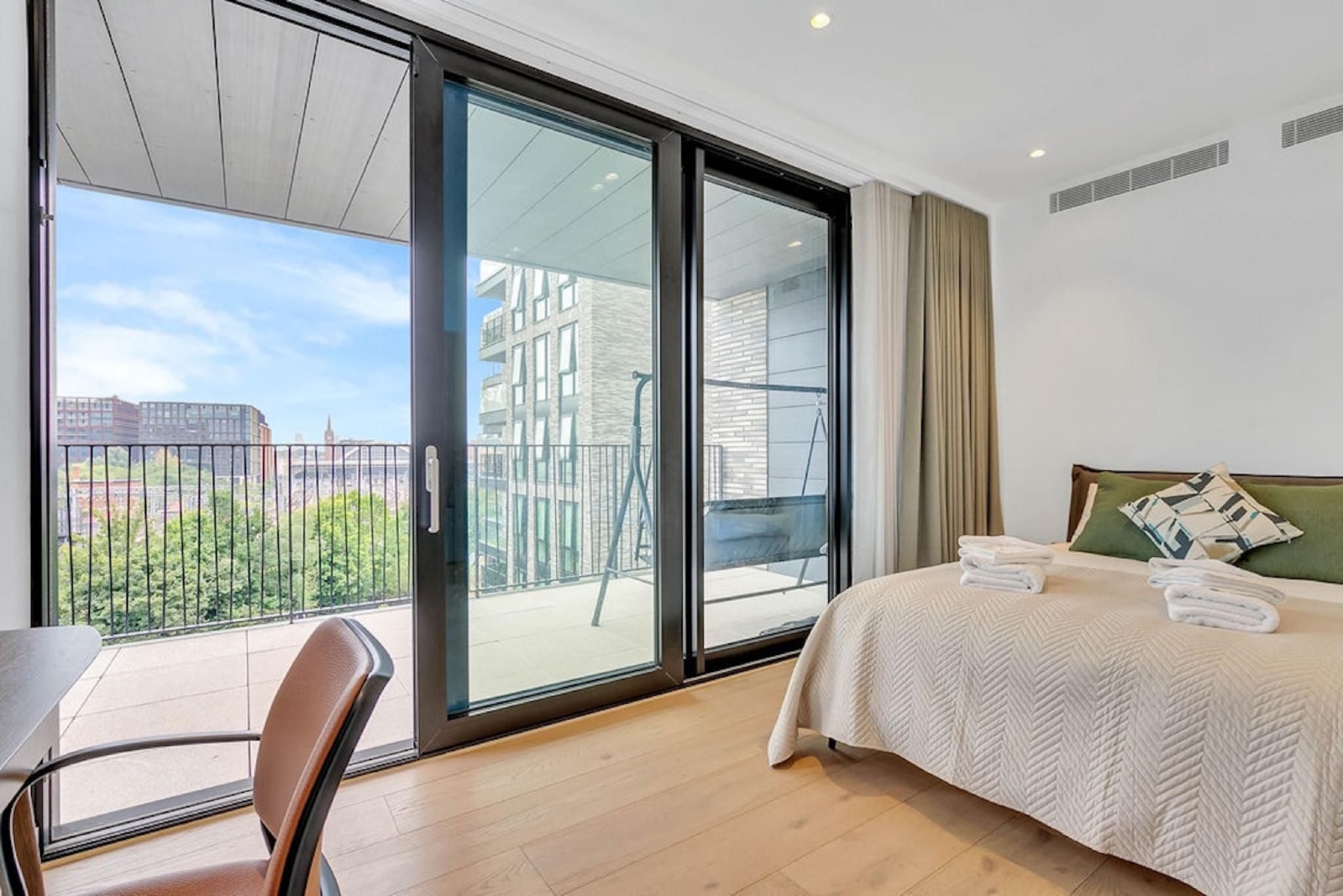 มอเดิร์นคิงส์ครอสอะพาร์ตเมนทส์ (Modern King's Cross Apartments)3