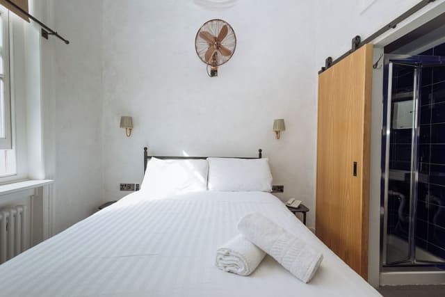 Deluxe Double Room, Ensuite, Garden View (OASIS)