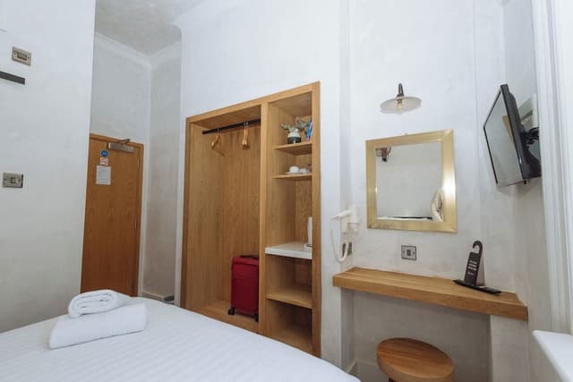 Deluxe Double Room, Ensuite, Garden View (OASIS)
