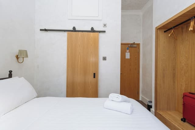 Deluxe Double Room, Ensuite, Garden View (OASIS)