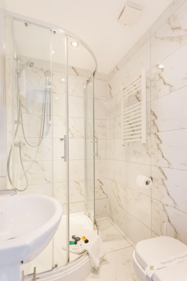 Apartment-Private Bathroom-7