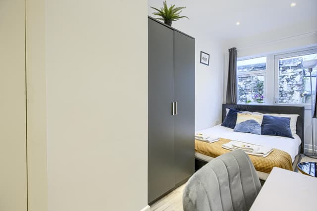 Studio-Superior-Ensuite-Garden View-2