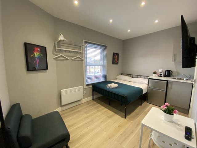Studio-Private Bathroom-8