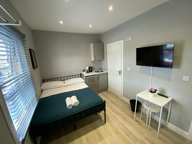 Studio-Private Bathroom-3