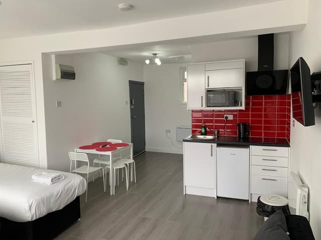 Studio-Standard-Private Bathroom-Quad