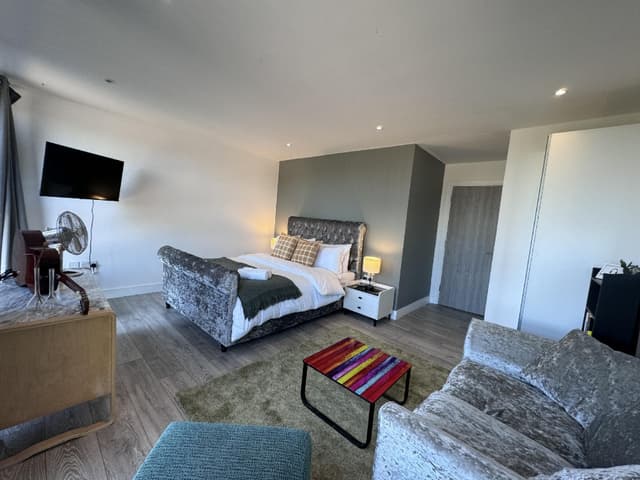 Superior-Double room-Shared Bathroom-FT101