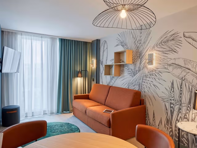 One bedroom apartment with twin beds