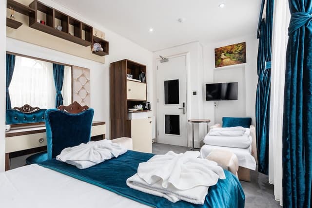 Comfort Triple Room, Private Bathroom