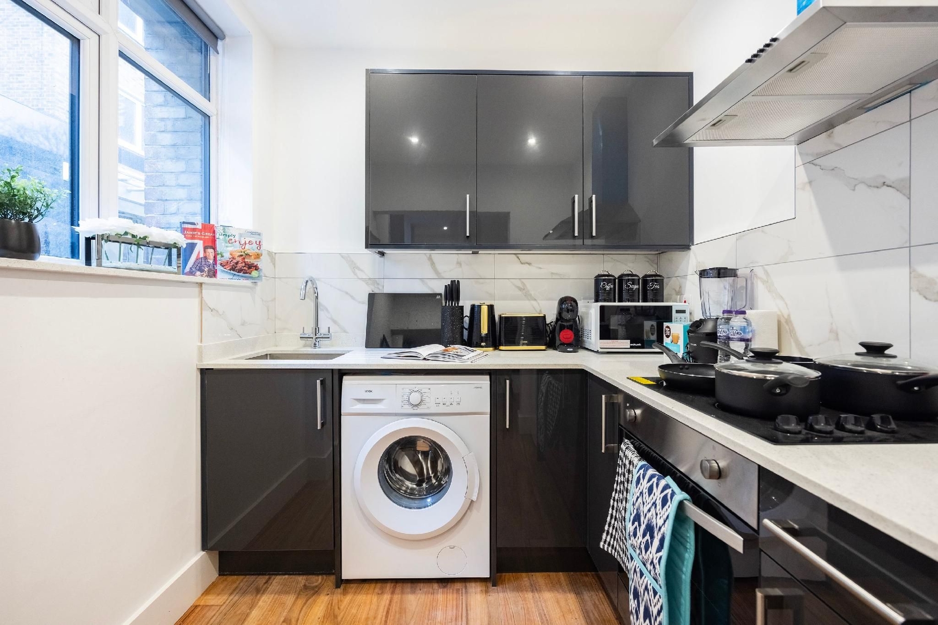 New 1 Bed Apartment | Sleeps 3 | London0