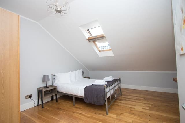 Deluxe Three Bedroom Apartments (3 Bedroom)