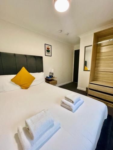 โรงแรมวูดฟอร์ด (Woodford Hotel)1