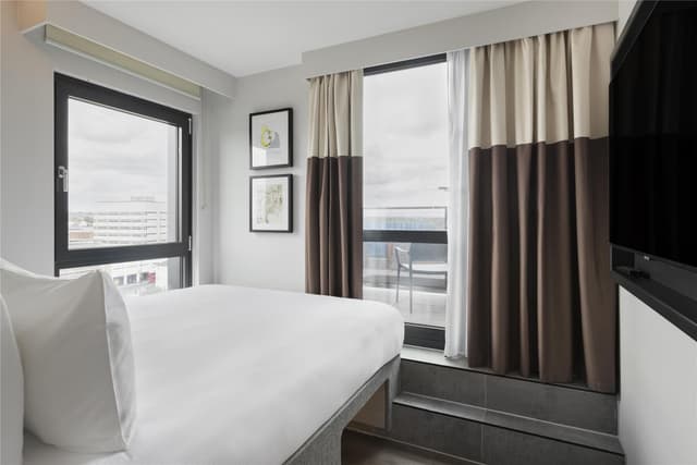 QUEEN ROOM WITH BALCONY