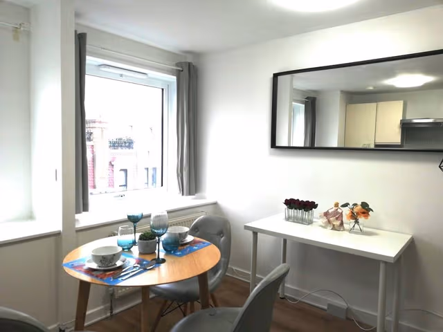 Apartment, 2 Bedrooms, Smoking, City View
